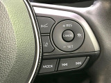 【レーダークルーズコントロール】高速道路での長距離走行が楽に!!自動で速度を保つクルーズコントロールが、衝突軽減システムと連携し、前方の車両を感知して車間を保つように速度調節してくれます!!