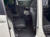 セカンドシートです!!ベンチシートになってますので、お二人の乗車ですとゆったり座って頂けますよ!!