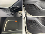 【JBLプレミアムサウンド】スピーカーと専用アンプから奏でるプレミアムサウンド。標準仕様と比較するとスピーカーやアンプが追加で配置され、専用のチューニングが施されています。迫力のサウンドをお試しあれ。