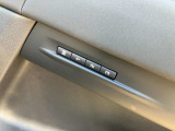【シートメモリー機能】最大3名様までの、シートポジションを記憶することができます。