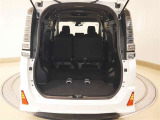 ラゲッジスペース!ワンタッチで折りたためるサードシート!