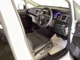 運転席側から見た内装です。