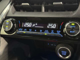運転席・助手席・独立型オートエアコン。運転手とパートナー別々の温度設定が出来快適なドライブが楽しめます!!