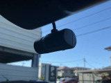 ドライブレコーダー付きで前方だけでなく車室内を録画しているので、万一のとき記録に残せて安心です。