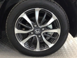 【アルミホイール】純正アルミホイール装備!足元を際立たせ、軽快な走りを演出します!印象もアップし、スタイルも引き締まります!スポーティーさの中にラグジュアリーを感じさせるデザインですね♪