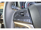 【ステアリングスイッチ左】ハンドルを握りながらオーディオ操作の設定が可能!ハンドルから手を離さなのでこれも安全性のアップに繋がっております!
