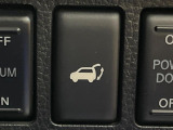【パワーバックドア】スマートキーや運転席のボタンを押すだけでリアゲートが自動で開閉します!荷物を持っている時や、高い位置にあるバックドアを閉める際に便利な機能です♪