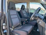 運転席シート廻りは使用感も少なく、良好な状態となっています。前オーナー様が丁寧に使っていたことがよくわかりますね。