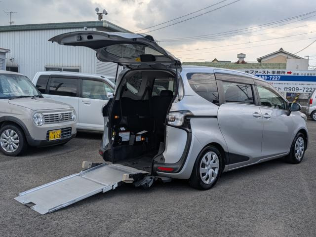 シエンタ 1.5 G 車いす仕様車I助手席側2ndシート付