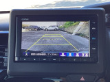 3ビュー切り替えやガイド線表示のバックカメラで、バックでの車庫入れも安心です。