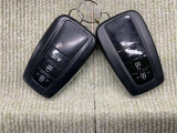 手荷物が多いときでも、スマートキーをバッグやポケットに携帯していれば、キーを取り出すことなくドアの解錠・施錠ができます