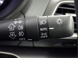 【オートライト】車外の明るさに応じて、自動的にライトの点灯・消灯をしてくれます。