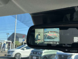 アラウンドビューモニター・バックモニター表示機能つきルームミラー。夜間走行時に便利な自動防眩機能付きです。