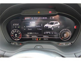 12.3インチの液晶画面に、速度計 / 回転計やマップ情報、Audi connectサービス、ラジオ / メディア情報などをフレキシブルに表示。