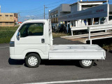 キッズコーナーも完備しております。お子様連れの方でも、ゆっくりとお車をご覧いただけます。ご家族みんなでご来店くださいませ♪