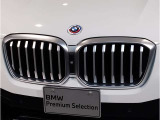 【キドニーグリル】BMWは約90年もの間、ほぼ全ての車両にひと目でBMWだと分かるこの特徴的なフロントグリルが備えられ、デザイン・アイコンとして親しまれてきました。