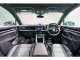 運転席からの眺めです。視界の良さが特徴です。