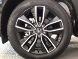 【アルミホイール】純正アルミホイール装備!足元を際立たせ、軽快な走りを演出します!印象もアップし、スタイルも引き締まります!スポーティーさの中にラグジュアリーを感じさせるデザインですね♪