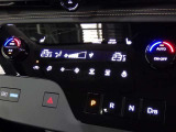 運転席・助手席・独立型オートエアコン。運転手とパートナー別々の温度設定が出来快適なドライブが楽しめます!!