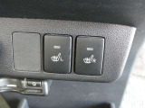 運転席と助手席には寒い時にうれしいシートヒーターが装備されてます。