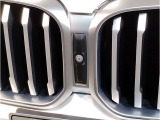 【キドニーグリル】BMWは約90年もの間、ほぼ全ての車両にひと目でBMWだと分かるこの特徴的なフロントグリルが備えられ、デザイン・アイコンとして親しまれてきました。