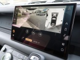 【3Dサラウンドカメラ】は狭い場所でも安心して駐車できるようにサポート。タッチスクリーンの表示と音で障害物との距離を確認できます。車幅感覚に慣れていない方や駐車の苦手な方には必見の装備といえます♪