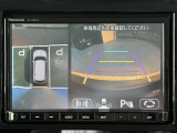 駐車もラクラク、フロント、リヤ、左右両サイドの計4カ所に設置したカメラで、車両周辺の映像を映し出し、駐車を支援するシステム。3つの視点を切替できます。