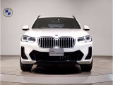 【キドニーグリル】BMWは約90年もの間、ほぼ全ての車両にひと目でBMWだと分かるこの特徴的なフロントグリルが備えられ、デザイン・アイコンとして親しまれてきました。