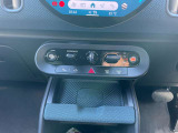 細部まですべて点検されたMINIが認定中古車として新しいオーナーを待っています。