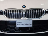 【キドニーグリル】BMWは約90年もの間、ほぼ全ての車両にひと目でBMWだと分かるこの特徴的なフロントグリルが備えられ、デザイン・アイコンとして親しまれてきました。