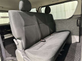 後部座席も当然、綺麗・清潔に仕上げております。内装の綺麗なお車は気持ちが良いですし、コンディションのいい車が多いです。