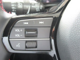 【 ステアリングスイッチ 】手元のスイッチで音量や選曲、ソース切り替えといった操作が可能です!!わざわざナビを操作しなくても良いので非常に便利な機能です!