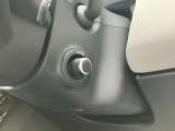 【電動ステアリングコラム メーカーOP ¥20,000-】シートメモリーと合わせて使用すると複数人運転する場合は、お好きなポジションを記憶する事ができます。細かな調節も可能なため、ストレスなく運転が出来ます。