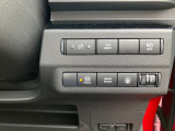 運転席のハンドル右奥側にまとめられたスイッチ群。一目で分かりやすく操作しやすいです。うれしいオートブレーキホールド既納付きです。