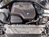 【BMWエンジン】革新的なガソリン・エンジン・テクノロジーによる高性能かつ高効率。レスポンスの良いパワーを発揮。常にスムーズな吸気を実現しアクセル開度にダイレクトに反応しドライビングを楽しく演出。