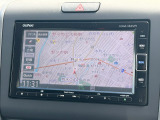 お出かけの際に安心のナビ付です☆バックカメラ機能で駐車もスムーズに行えます。
