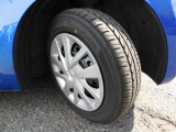 純正ホイールキャップ付!タイヤサイズは14インチです。溝・状態は良好です!安心のパンク保証はじめました!知識と技術豊富な当店のベテランスタッフがお客様を全力でサポートいたします!