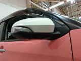 ドアミラーは電動格納機能もあります。駐車する際にこの機能があると大変便利ですね。
