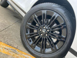 【ホイール メーカーOP ¥90,000-】 20インチStyle 1085 Gloss Black wheelsを装着しております。