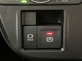 【電動パーキングブレーキ】ボタンを手前に引くだけでパーキングブレーキがロック!発進時にはボタンを押すとパーキングブレーキが簡単に解除される優れものです!