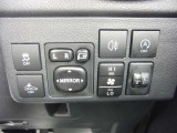 衝突軽減ブレーキ・横滑り防止機・車線逸脱警報システムなどの安全装備もしっかりついてます!