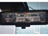 インテリジェントルームミラー搭載で、車の後方に設置されたカメラ映像を映し出してシートバックやヘッドレスト、同乗者に視界が遮られることがなく視認性が非常に良いです