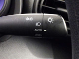 【オートライト】車外の明るさに応じて、自動的にライトの点灯・消灯をしてくれます。