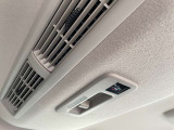 リアシーリングファンも付いておりますので、車内の空気の循環にも役立ちます。
