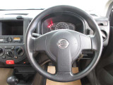 運転が楽しくなる明るく開放的な運転席まわりです。