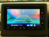 バックでの車庫入れも安心です! リアカメラが付いているバックモニター付のナビを装備しております。操作線もついており距離感も画面から確認できます。