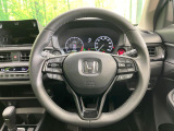 インテリアに合わせたデザインのステアリングは、運転される方のことも考え、運転しやすい形状、大きさです。是非一度、実際に触ってお確かめください。