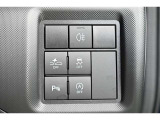 トラクションコントロールとは、すべりやすい路面での発進時や加速時にタイヤの空転を抑え、駆動力確保に貢献する機能です。詳細は販売店スタッフまでおたずねください。