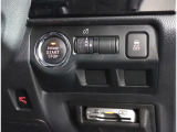 ボタンでエンジン始動が可能な、プッシュスタート機能搭載!もしもの時の、盗難警報装置イモビライザーも同時に装備されております! キーレスのボタン、もしくは、ドアハンドルのスイッチセンサーで開閉可能です!