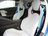 GT2バケットシートによりホールド性と快適性を兼ね備えております。